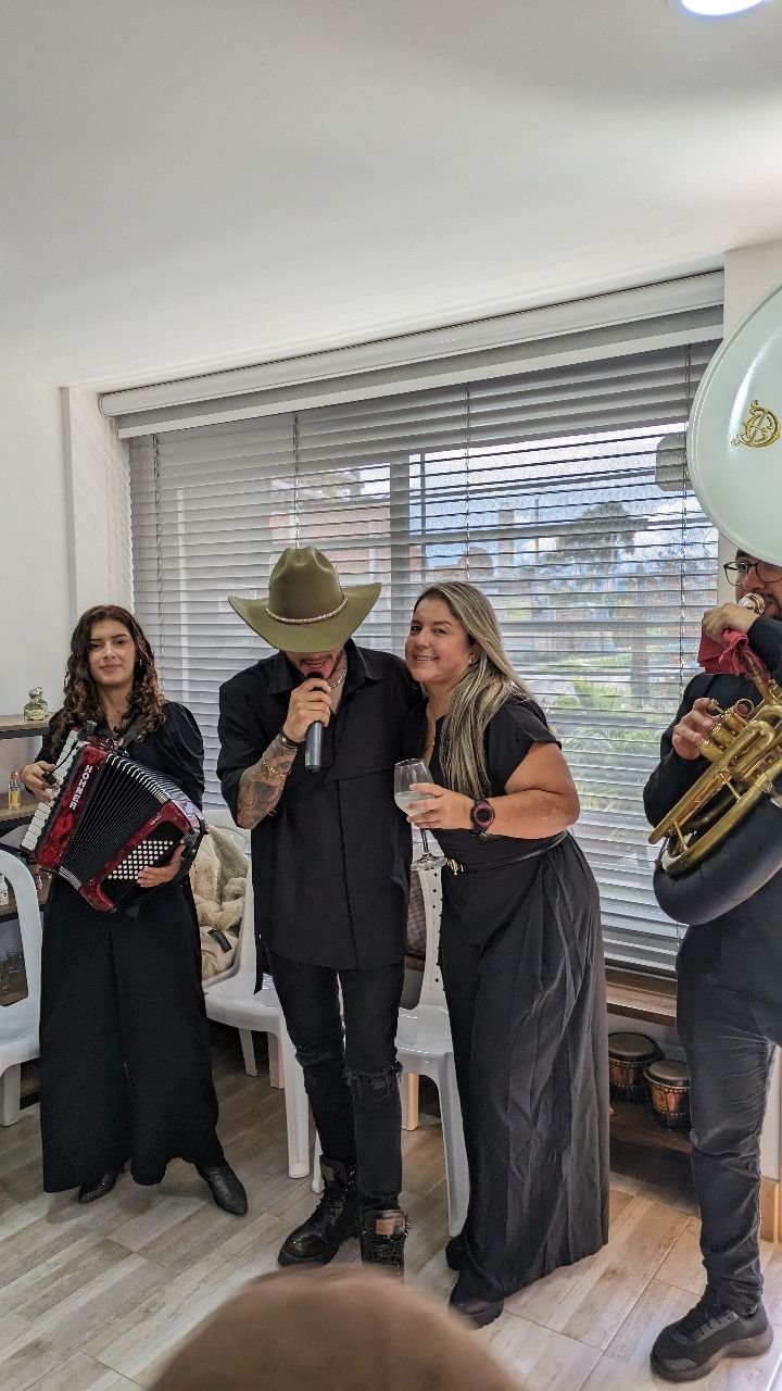 Foto 3 de Alex Salazar , Popular en Medellin