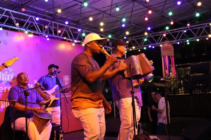 JOSÉ ÓSCAR MARMOLEJO Y SU ALEGRIA VALLENATA 