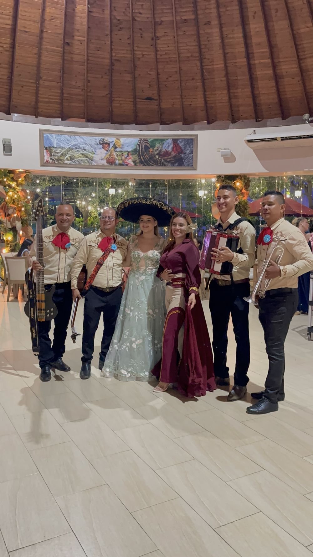 Foto 8 de Mariachi Apache, Mariachis en Otro