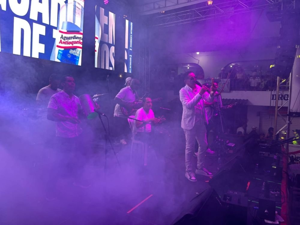 Foto 10 de CARLOS RAY Y SU VALLENATO .10, Vallenatos en Medellin