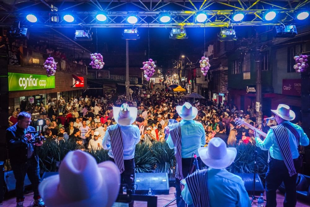 Foto adicional 2 de BOOKING TALENT RY 