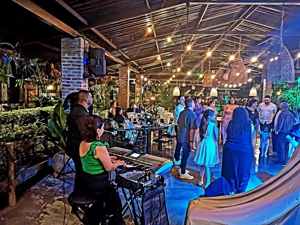 Foto adicional 3 de Grupo Musical Prisma